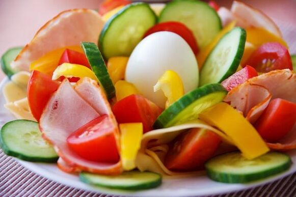 ბოსტნეულის სალათი კვერცხ-ფორთოხლის დიეტის მენიუში წონის დაკლებისთვის